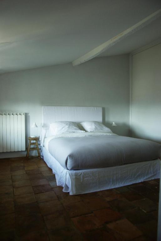 Monte Arena Bed & Breakfast Montaren-et-Saint-Mediers Exterior photo